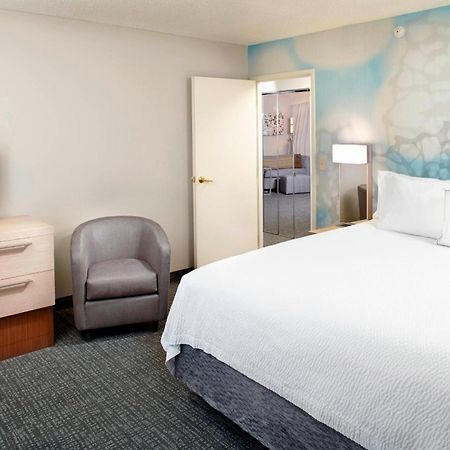 Courtyard By Marriott Lansing Hotell Exteriör bild