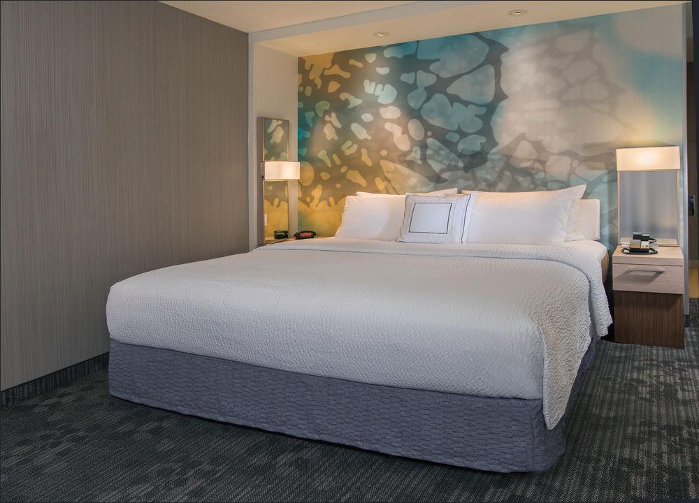 Courtyard By Marriott Lansing Hotell Exteriör bild