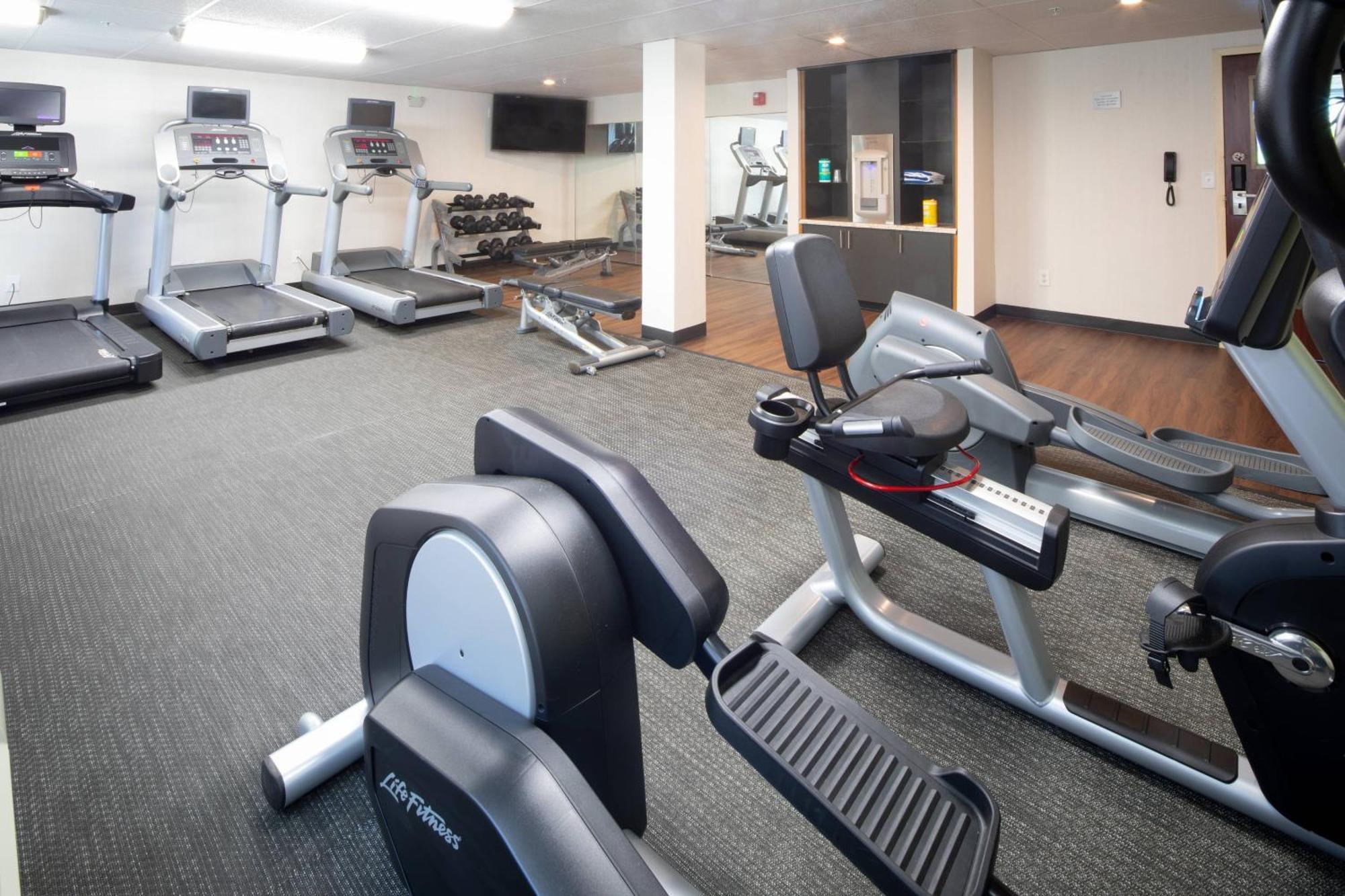 Courtyard By Marriott Lansing Hotell Exteriör bild