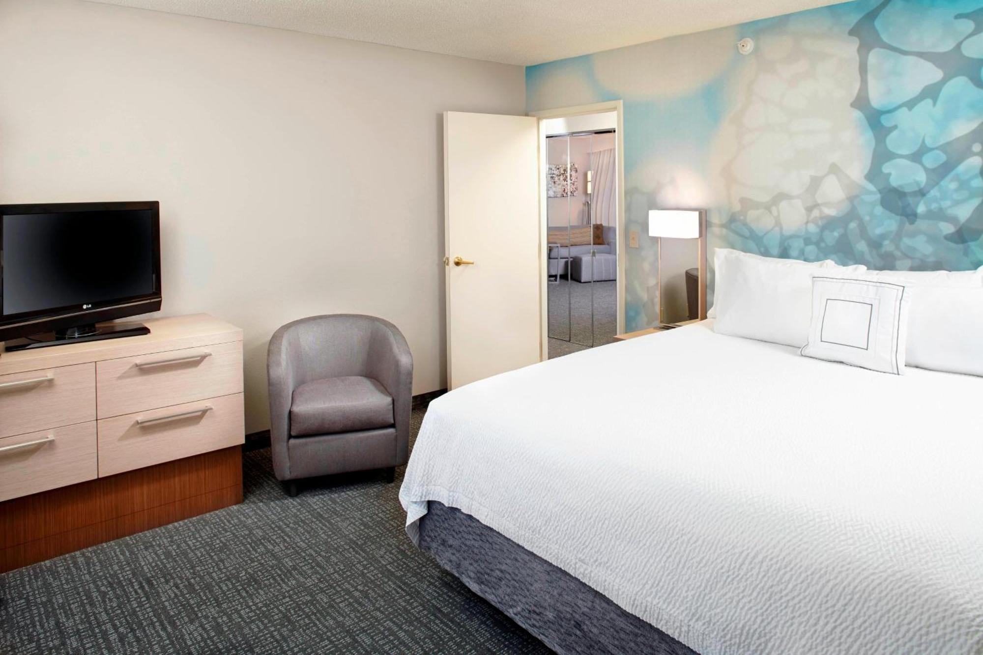 Courtyard By Marriott Lansing Hotell Exteriör bild