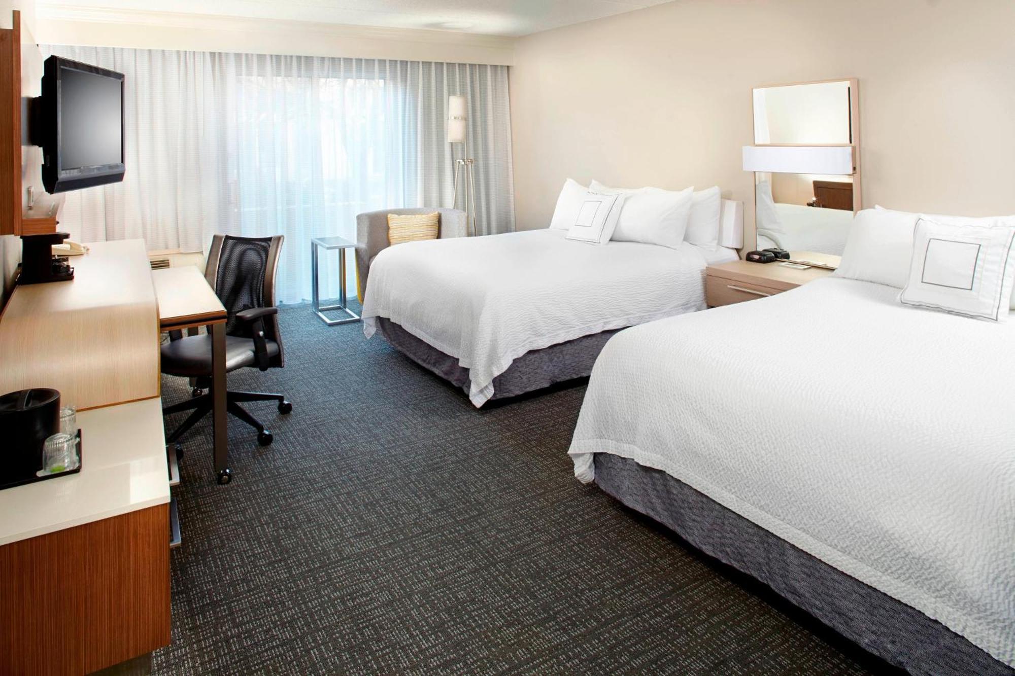 Courtyard By Marriott Lansing Hotell Exteriör bild