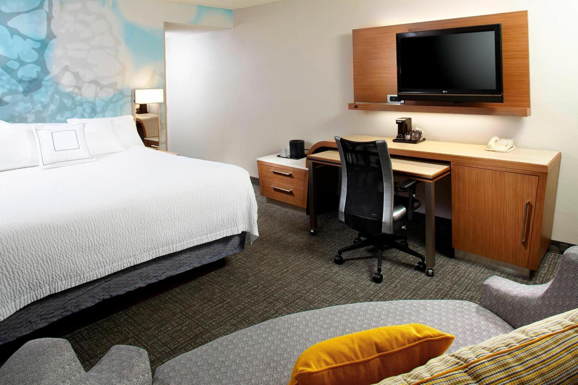 Courtyard By Marriott Lansing Hotell Exteriör bild