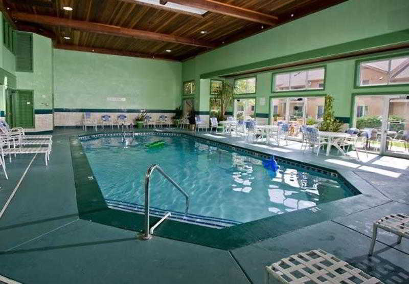 Courtyard By Marriott Lansing Hotell Exteriör bild