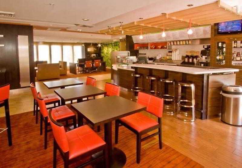 Courtyard By Marriott Lansing Hotell Exteriör bild