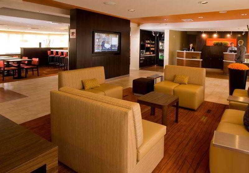 Courtyard By Marriott Lansing Hotell Exteriör bild