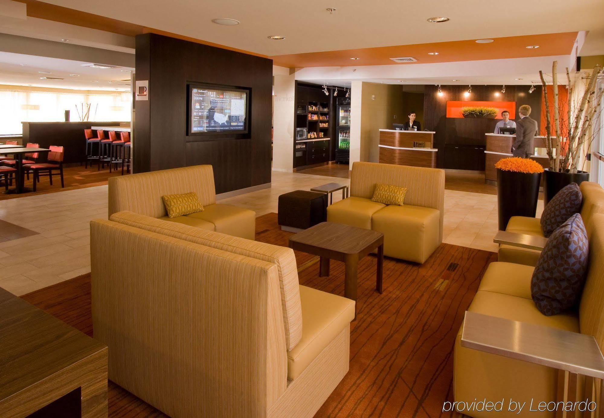 Courtyard By Marriott Lansing Hotell Exteriör bild