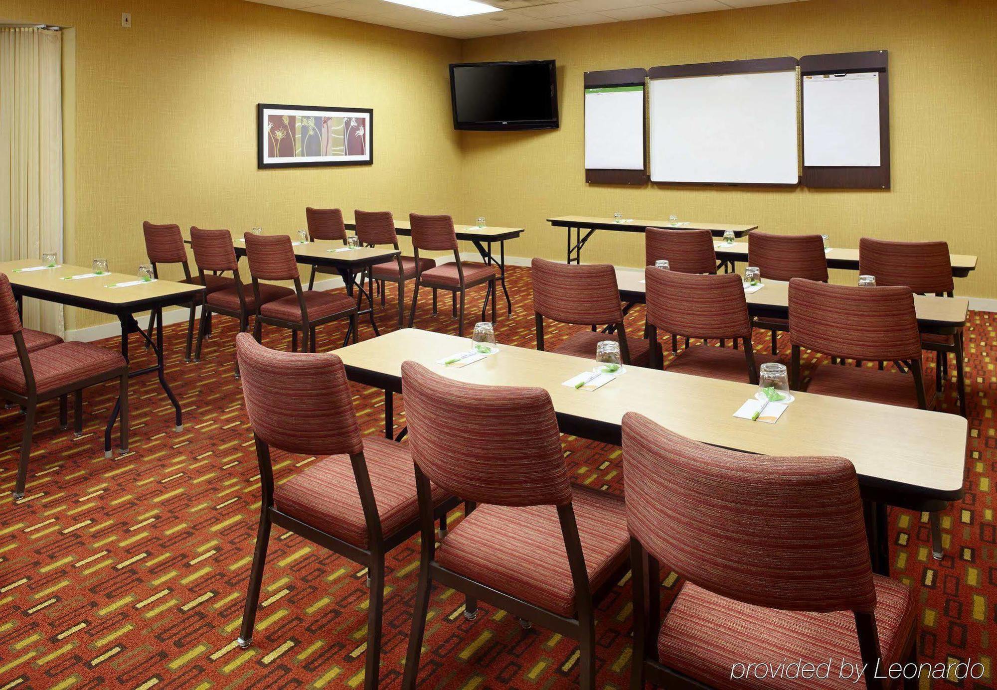 Courtyard By Marriott Lansing Hotell Exteriör bild