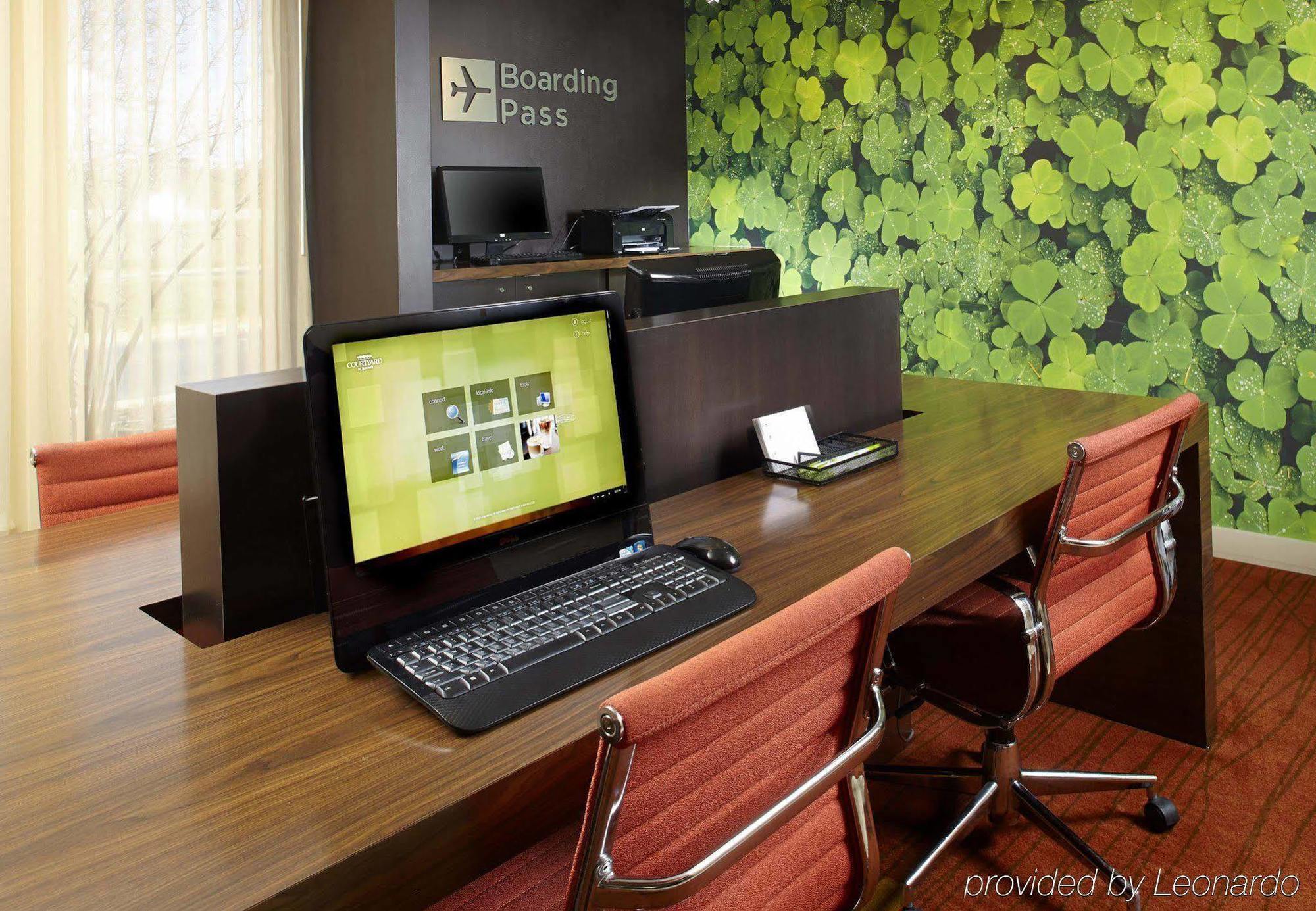 Courtyard By Marriott Lansing Hotell Exteriör bild