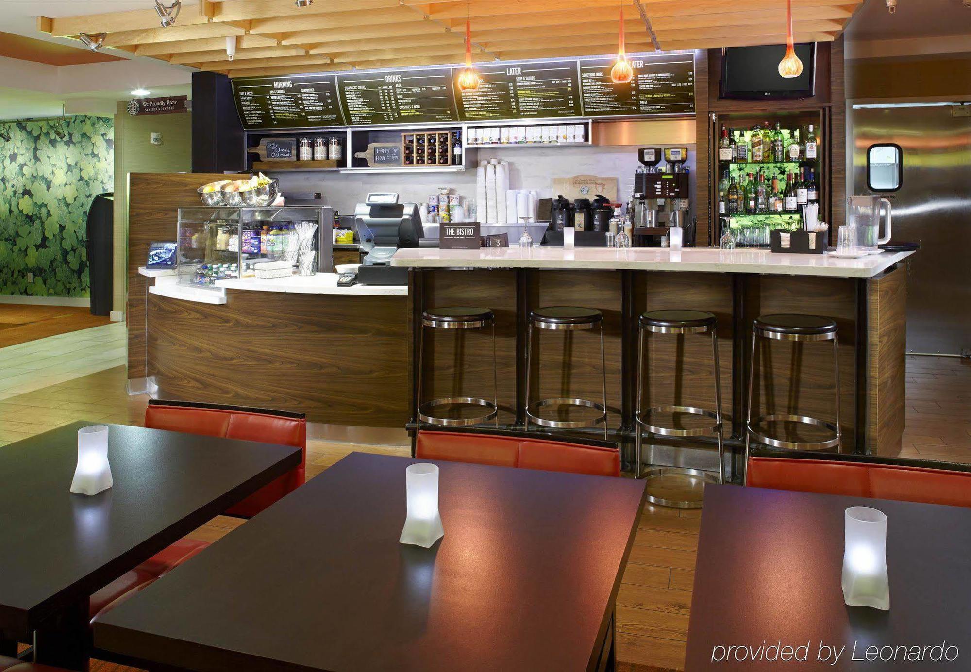Courtyard By Marriott Lansing Hotell Exteriör bild