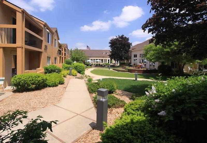 Courtyard By Marriott Lansing Hotell Exteriör bild